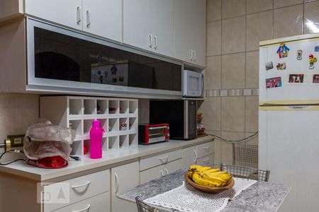 Casa à venda com 168m², 3 quartos e 4 vagas Casa à venda com 168m², 3 quartos e 4 vagasCozinha