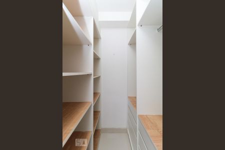 Apartamento para alugar com 80m², 3 quartos e 2 vagas Apartamento para alugar com 80m², 3 quartos e 2 vagasCloset da suíte