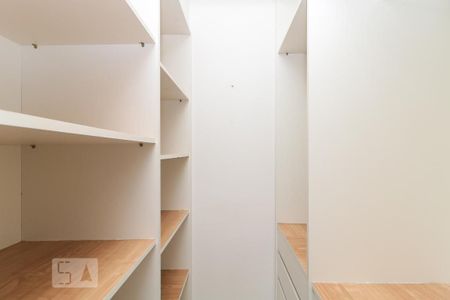 Apartamento para alugar com 80m², 3 quartos e 2 vagas Apartamento para alugar com 80m², 3 quartos e 2 vagasCloset da suíte