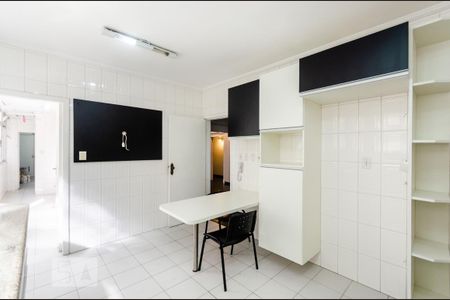 Apartamento para alugar com 180m², 3 quartos e 2 vagas Apartamento para alugar com 180m², 3 quartos e 2 vagasCozinha