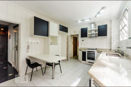 Apartamento para alugar com 180m², 3 quartos e 2 vagas Apartamento para alugar com 180m², 3 quartos e 2 vagasCozinha