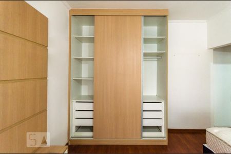 Apartamento para alugar com 180m², 3 quartos e 2 vagas Apartamento para alugar com 180m², 3 quartos e 2 vagasDetalhe armário