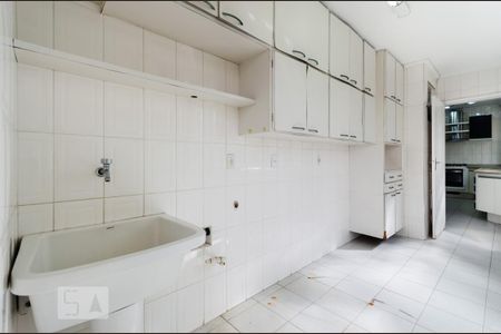 Apartamento para alugar com 180m², 3 quartos e 2 vagas Apartamento para alugar com 180m², 3 quartos e 2 vagasÁrea de serviço