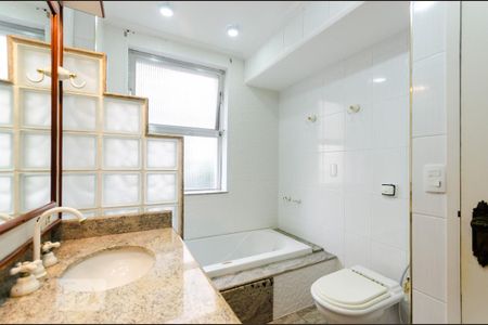 Apartamento para alugar com 180m², 3 quartos e 2 vagas Apartamento para alugar com 180m², 3 quartos e 2 vagasBanheiro suíte 1