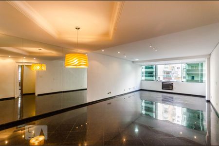 Sala de apartamento para alugar com 3 quartos, 180m² em Gonzaga, Santos