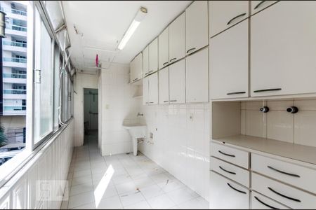 Apartamento para alugar com 180m², 3 quartos e 2 vagas Apartamento para alugar com 180m², 3 quartos e 2 vagasÁrea de serviço