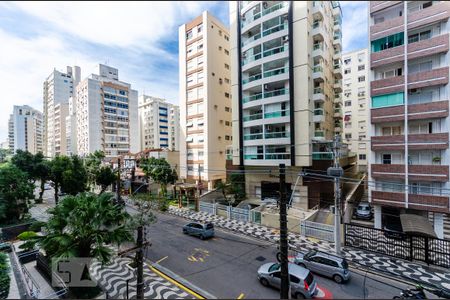 Vista sala de apartamento para alugar com 3 quartos, 180m² em Gonzaga, Santos