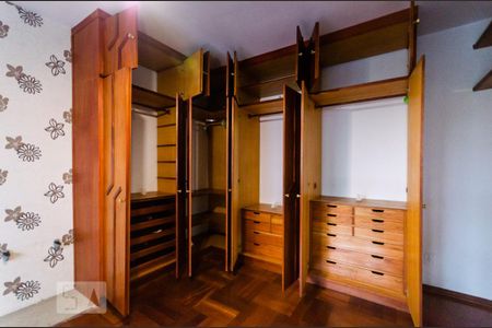 Apartamento para alugar com 180m², 3 quartos e 2 vagas Apartamento para alugar com 180m², 3 quartos e 2 vagasDetalhe armário
