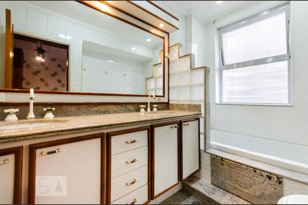 Apartamento para alugar com 180m², 3 quartos e 2 vagas Apartamento para alugar com 180m², 3 quartos e 2 vagasBanheiro suíte 1