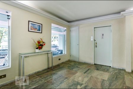 Apartamento para alugar com 180m², 3 quartos e 2 vagas Apartamento para alugar com 180m², 3 quartos e 2 vagasHall de entrada