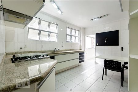 Apartamento para alugar com 180m², 3 quartos e 2 vagas Apartamento para alugar com 180m², 3 quartos e 2 vagasCozinha
