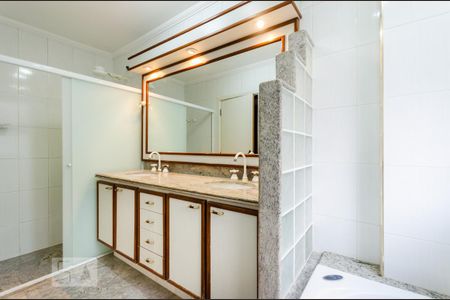 Apartamento para alugar com 180m², 3 quartos e 2 vagas Apartamento para alugar com 180m², 3 quartos e 2 vagasBanheiro suíte 1