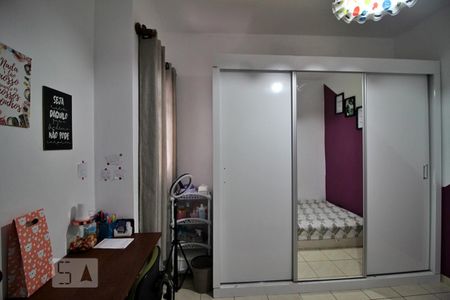 Casa à venda com 178m², 3 quartos e 2 vagasQuarto 2