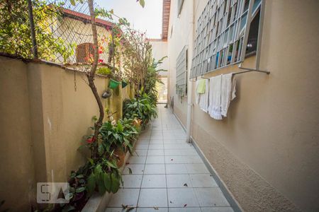 Casa para alugar com 200m², 3 quartos e 2 vagasCorredor externo