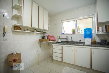 Casa para alugar com 200m², 3 quartos e 2 vagasCozinha - Armários