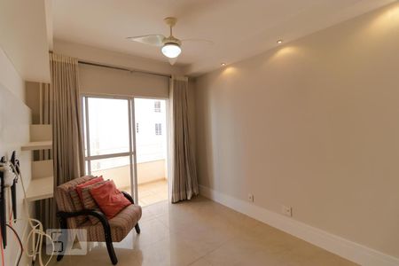 Apartamento à venda com 67m², 3 quartos e 1 vaga Apartamento à venda com 67m², 3 quartos e 1 vagaSala