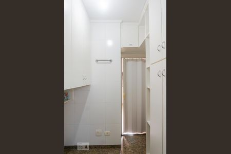 Apartamento à venda com 160m², 3 quartos e 2 vagas Apartamento à venda com 160m², 3 quartos e 2 vagasQuarto de Serviço