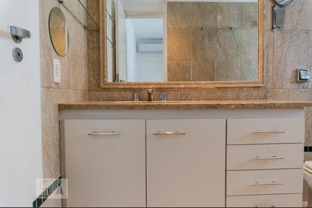 Apartamento à venda com 160m², 3 quartos e 2 vagas Apartamento à venda com 160m², 3 quartos e 2 vagasBanheiro da Suíte 2