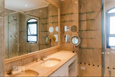 Apartamento à venda com 160m², 3 quartos e 2 vagas Apartamento à venda com 160m², 3 quartos e 2 vagasBanheiro da Suíte 1