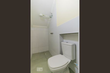 Banheiro de casa para alugar com 1 quarto, 40m² em Vila Ré, São Paulo