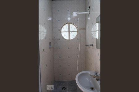 Banheiro de casa para alugar com 1 quarto, 60m² em Vila Azevedo, São Paulo