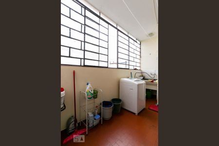 Casa à venda com 440m², 8 quartos e 3 vagasCasa 1 - Área de Serviço