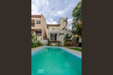 Casa à venda com 270m², 2 quartos e 4 vagasPiscina