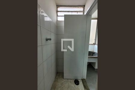 Apartamento à venda com 82m², 2 quartos e sem vaga Apartamento à venda com 82m², 2 quartos e sem vagaBanheiro de Serviço