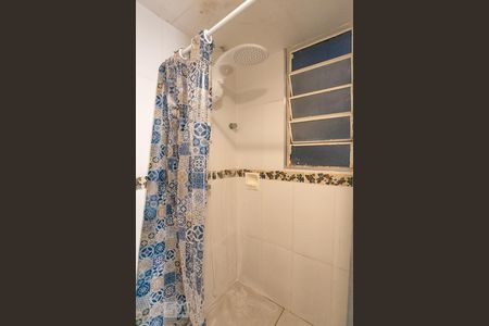 Banheiro de apartamento à venda com 2 quartos, 60m² em Ipanema, Porto Alegre