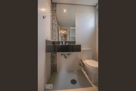 Apartamento para alugar com 71m², 3 quartos e 1 vaga Apartamento para alugar com 71m², 3 quartos e 1 vagaBanheiro da Suíte