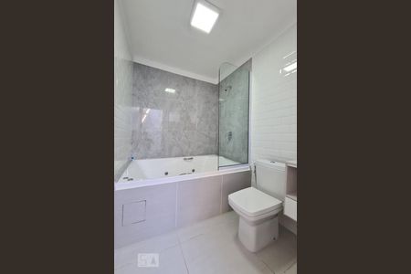 Casa de condomínio para alugar com 142m², 3 quartos e 2 vagasBanheiro Externo