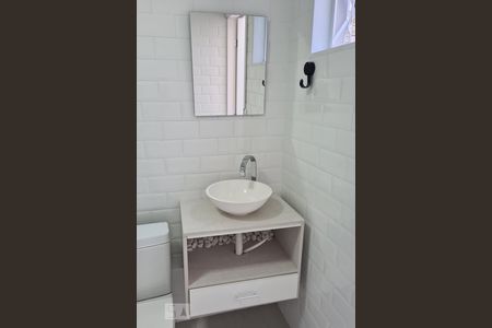 Casa de condomínio para alugar com 142m², 3 quartos e 2 vagasDetalhe Banheiro Externo