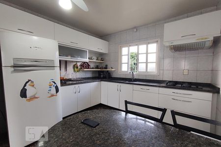 Casa à venda com 495m², 3 quartos e 3 vagasCozinha