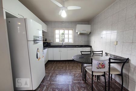 Casa à venda com 495m², 3 quartos e 3 vagasCozinha
