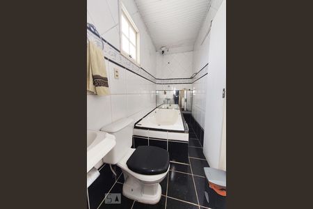 Casa à venda com 495m², 3 quartos e 3 vagasBanheiro da Suíte