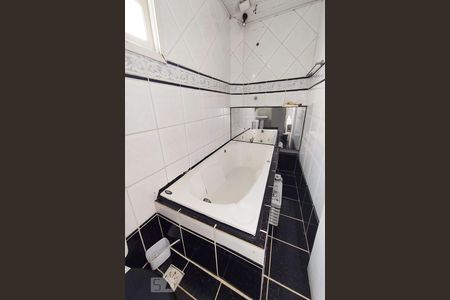 Casa à venda com 495m², 3 quartos e 3 vagasBanheiro da Suíte