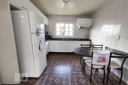 Casa à venda com 495m², 3 quartos e 3 vagasCozinha