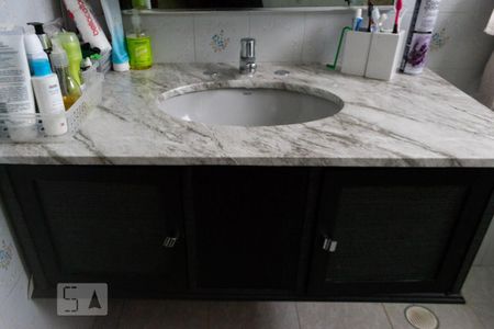 Casa à venda com 150m², 4 quartos e 2 vagasBanheiro