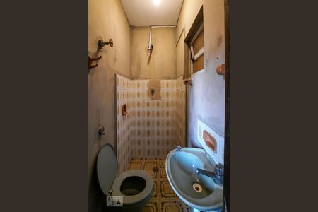 Casa à venda com 200m², 3 quartos e 2 vagas Casa à venda com 200m², 3 quartos e 2 vagasBanheiro de Serviço