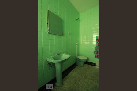 Casa à venda com 126m², 5 quartos e 1 vagaBanheiro
