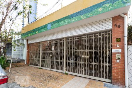 Casa para alugar com 550m², 8 quartos e 3 vagas Casa para alugar com 550m², 8 quartos e 3 vagasFachada