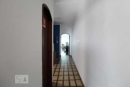 Corredor de casa à venda com 3 quartos, 300m² em Vila Valparaiso, Santo André