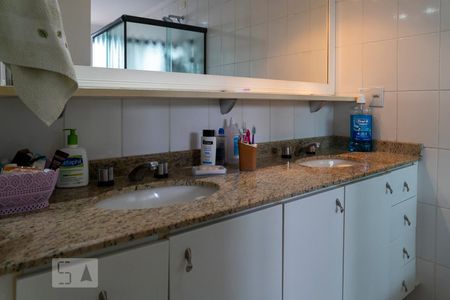 Apartamento à venda com 261m², 4 quartos e 3 vagasBanheiro suite 1