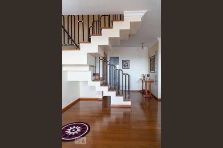 Apartamento à venda com 261m², 4 quartos e 3 vagasEscada