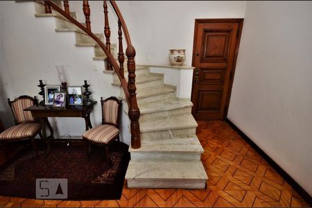 Apartamento à venda com 277m², 3 quartos e 2 vagasEscada