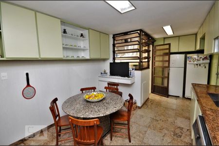 Apartamento à venda com 277m², 3 quartos e 2 vagasCozinha - Armários