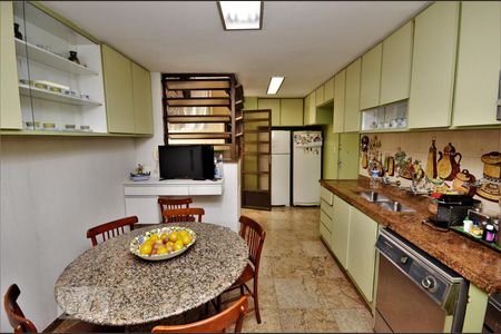 Apartamento à venda com 277m², 3 quartos e 2 vagasCozinha - Armários