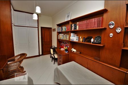 Apartamento à venda com 277m², 3 quartos e 2 vagasQuarto 2