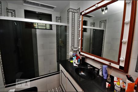 Apartamento à venda com 277m², 3 quartos e 2 vagasBanheiro Social