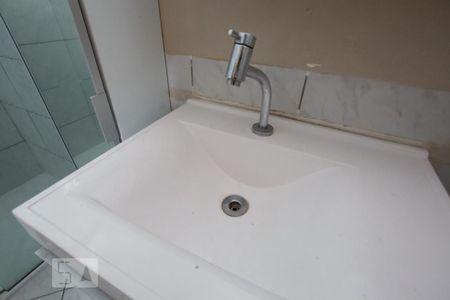 Apartamento à venda com 84m², 2 quartos e 1 vaga Apartamento à venda com 84m², 2 quartos e 1 vagaBanheiro social